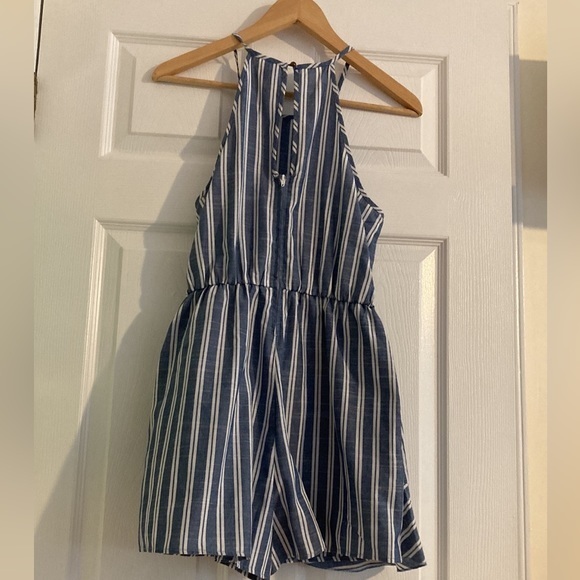 NWT Speechless‎ Striped Ruffled Sleeveless Halter Romper Blue White Medium - Picture 7 of 11